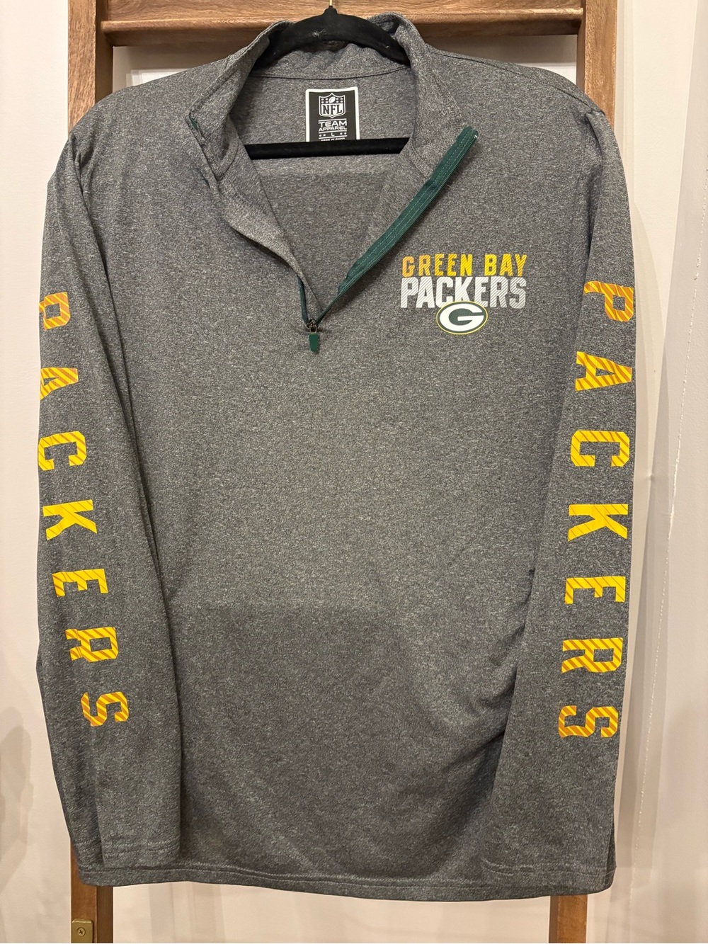 NFL Green Bay Packers Gray Long-Sleeve Quarter-Zip Pullover with Yellow Logo SzL